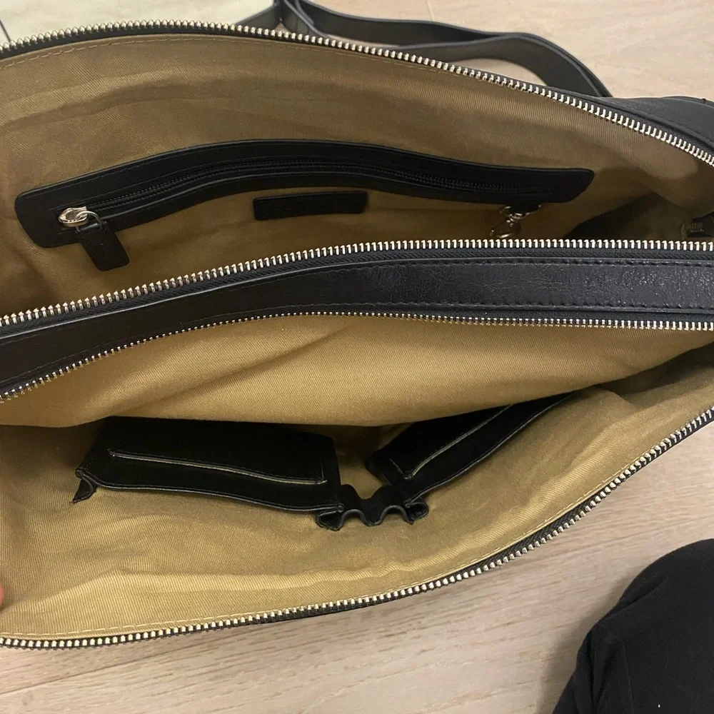 Cole Haan Unisex Black Leather Bag / Messenger / Laptop / Briefcase Silver